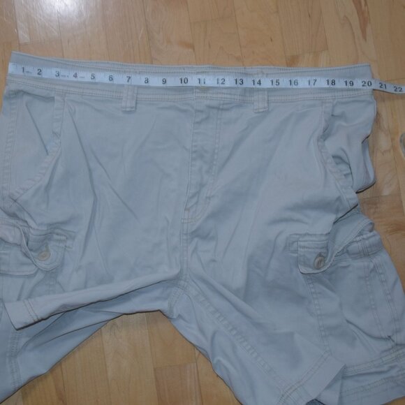 ST. JOHN'S BAY Men's Sz 40 COMFORT . STRETCH WAIST Cargo Shorts - EXCELLENT - Picture 5 of 6